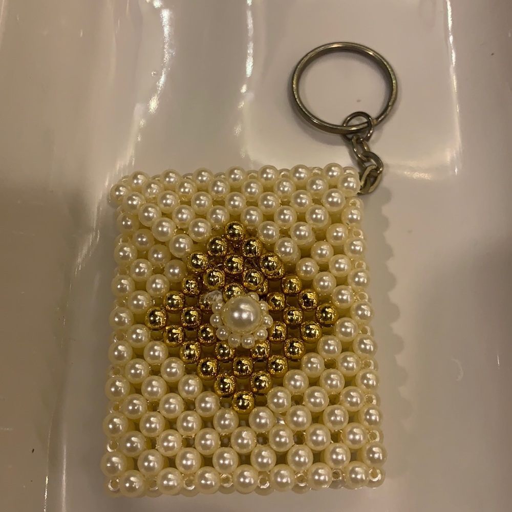 Beaded keychain gold accent beads, Does open Size is 2” across, 2 1/2” length
